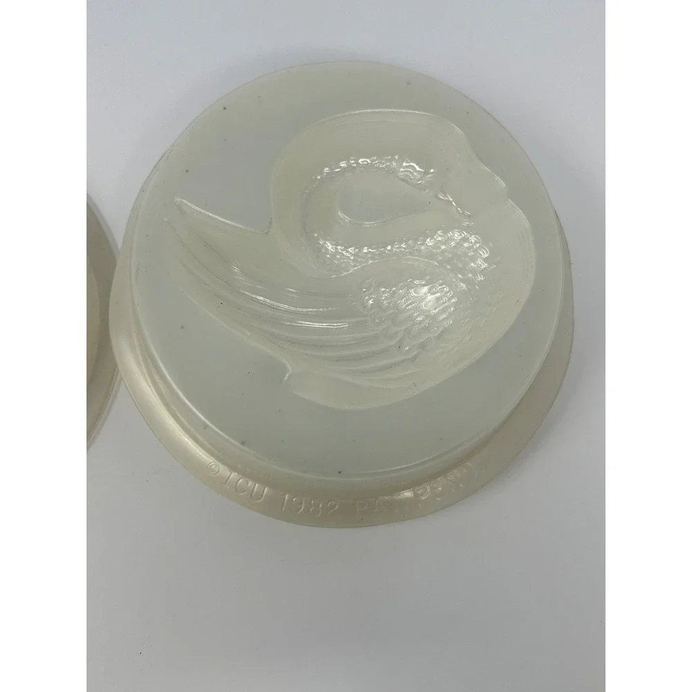 Lot of 10 Vintage 1982 Table Arts Cake Soap Craft Jello Molds Swan Seashell S5